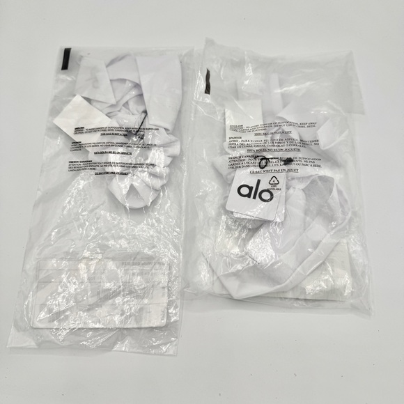 NWT Alo Yoga BUNDLE 2x Love Knots Hair Tie Scrunchies , White , Pair Set of Two main image 16
